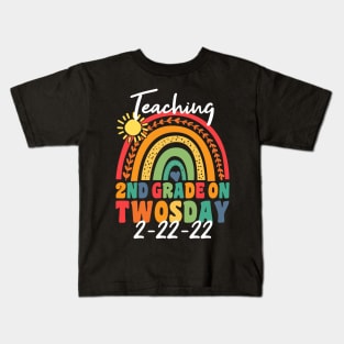 Teaching 2nd Grade on Twosday 2/22/2022 Towsday Teacher Kids T-Shirt